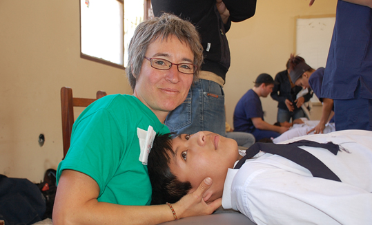 Traitement du coup par Isabelle Gendron en Bolivie avec Chiropratique Sans Frontières